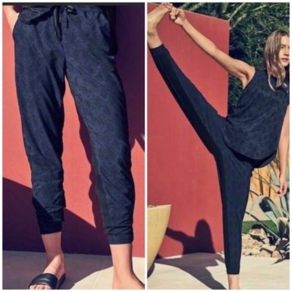 Athleta Brooklyn Navy Python Print High Waisted Joggers Size 0 EUC